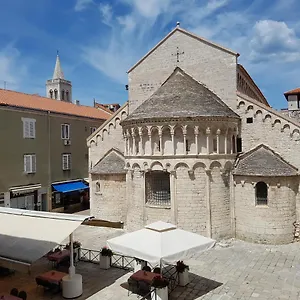 https://aurora-apartmani-zadar.hotelinzadar.com
